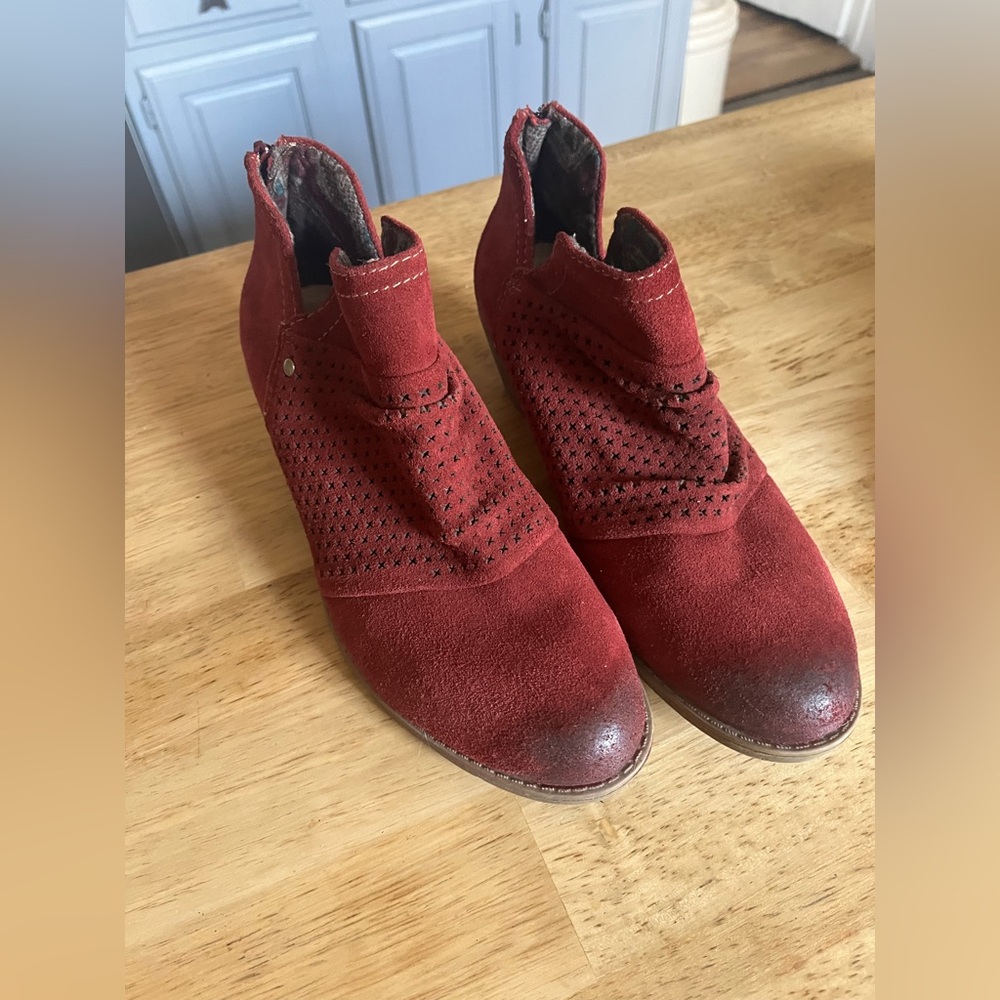 Earth Origins Amanda Red Leather Ankle Booties Women's Size 9.5